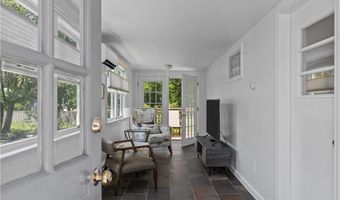 61 Richmond St, Bristol, RI 02809