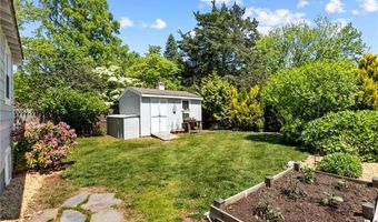 39 Sunset Dr, Barrington, RI 02806