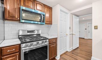 4471 FOREST GLEN Ct, Annandale, VA 22003