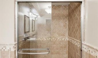 929 Claytonbrook Dr 2, Ballwin, MO 63011
