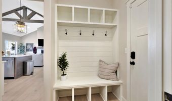 4686 N Elk Creek Dr, Bel Aire, KS 67226