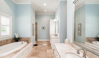 17744 Pecan Shadows Dr, Baton Rouge, LA 70810