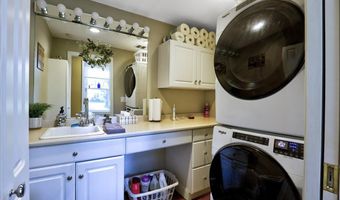 100 Adams Rd, Bloomfield, CT 06002