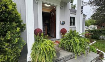 165 Greenfield Dr, Bridgeport, CT 06608