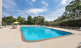 1200 N NASH St 211, Arlington, VA 22209
