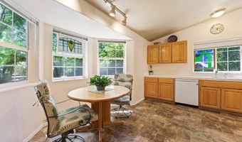 488 SW Forest Grove Dr, Bend, OR 97702