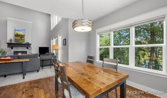 10 Fox Point Ct, Ada, MI 49301