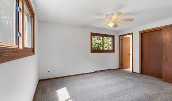 2407 S CLOVER Ln, Appleton, WI 54915