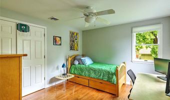 4 Fourth St, Barrington, RI 02806