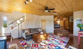 174 Hondo Seco Rd, Arroyo Hondo, NM 87513