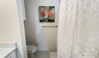 124 Court St 303, Bay St. Louis, MS 39520