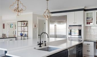 5 Hampden St, Barrington, RI 02806