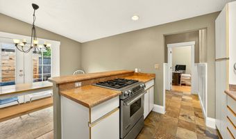 767 Twin Pines Cir, Ashland, OR 97520