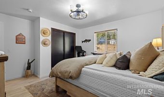204 W Kerby St, Cascade, ID 83611