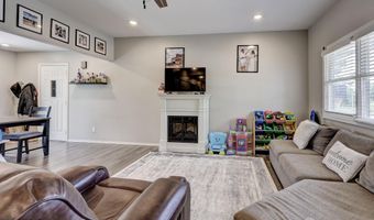 637 W 30th St, Baxter Springs, KS 66713