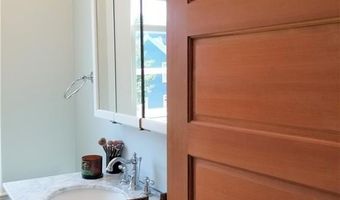 19 Stockholm St, Newport, RI 02840
