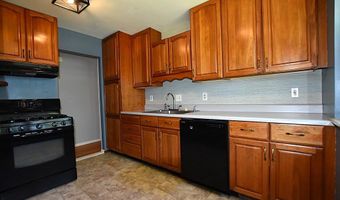 5800 Crossmont Dr, Affton, MO 63123
