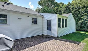 9 Roberta Dr, Barrington, RI 02806