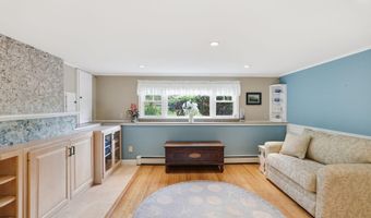 17 Briggs Ave, Bourne, MA 02532