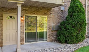3325 N CASALOMA Dr 39, Appleton, WI 54913