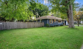 2 Sunset Ln, Algonquin, IL 60102