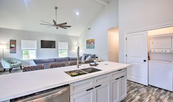 4082 Cardinal St, Bay St. Louis, MS 39520