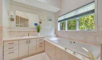 7708 Creekwood Ln, Amberley, OH 45237
