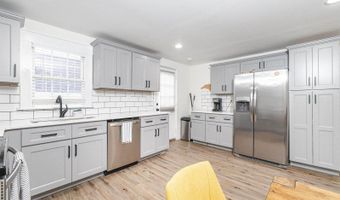 412 1st St, Apex, NC 27502