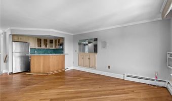 553 Bellevue Ave 14, Newport, RI 02840