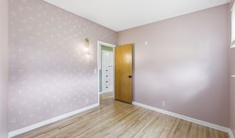 5919 Memphis St, Bel Aire, KS 67220