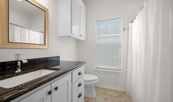 702 S BAY St, Aransas Pass, TX 78336