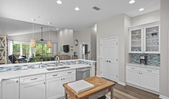 880 PARADISE Ln, Atlantic Beach, FL 32233