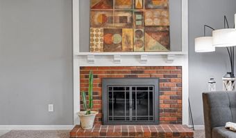 225 Vistaoak Ct, Ballwin, MO 63021