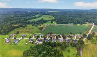 98 ROLLING GREEN Dr, Anniston, AL 36207
