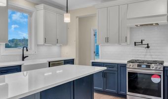 2 Potters Ct, Bayville, NJ 08721