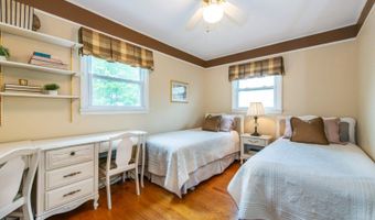 19 W Lakeview Rd, Alloway, NJ 07460