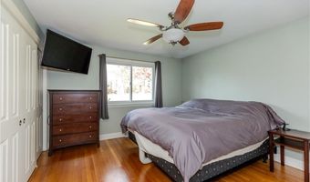 33 Rosewood Ln, Cumberland, RI 02864