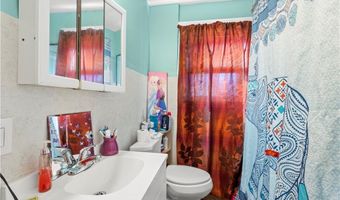 51 Oakland Ave, Cranston, RI 02910