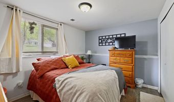 121 Chaparral Dr, Apple Valley, MN 55124