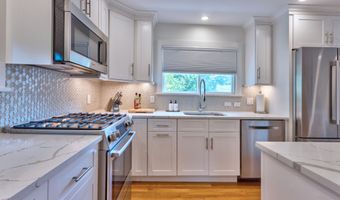82 Thimble Island Rd, Branford, CT 06405