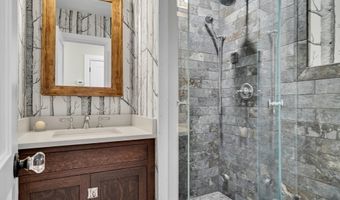 284 Bunker Hill St 4, Boston, MA 02129