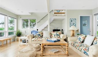 10 Calef Ave, Narragansett, RI 02882