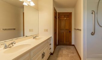 629 River Rd, Agawam, MA 01001
