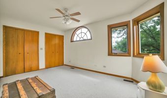 2143 N Juniper Ln, Arlington Heights, IL 60004