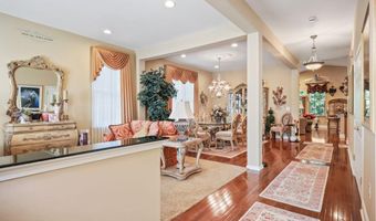 28 Pond View Cir, Barnegat, NJ 08005