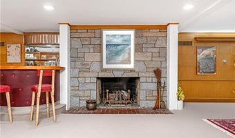 133 Tupelo Hill Dr, Cranston, RI 02920