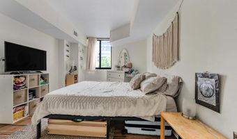 1001 N RANDOLPH St 212, Arlington, VA 22201