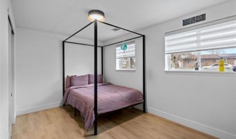 690 S Newark Ct, Aurora, CO 80012