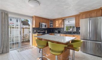 1 Adelaide Ave, Bristol, RI 02809