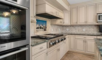 301 22nd St NW, Austin, MN 55912